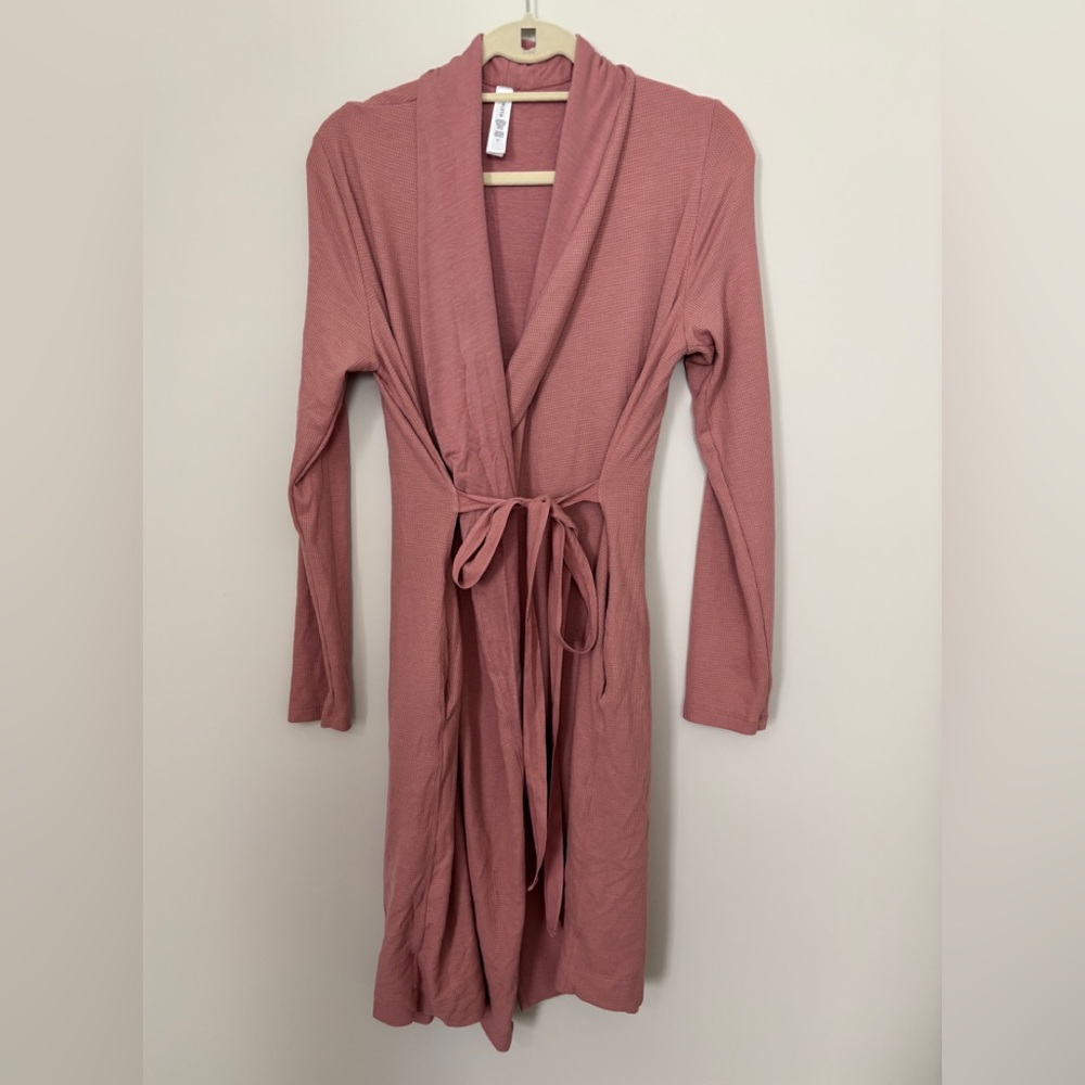 Athleta Dusty Rose Long Sleeve Robe - Size M - A small snag on the left side.